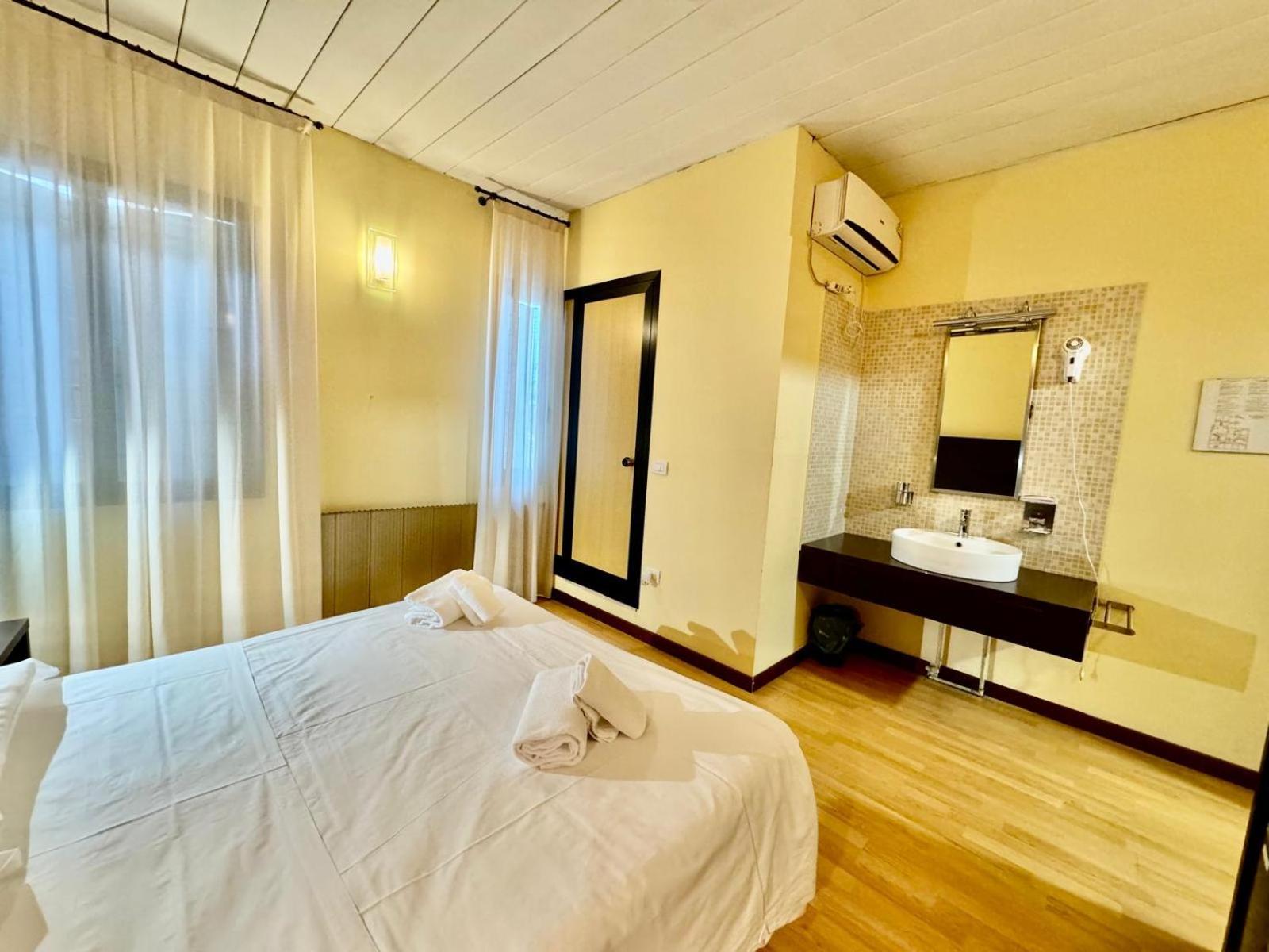 Hotel Guidi เมสเตร ภายนอก รูปภาพ