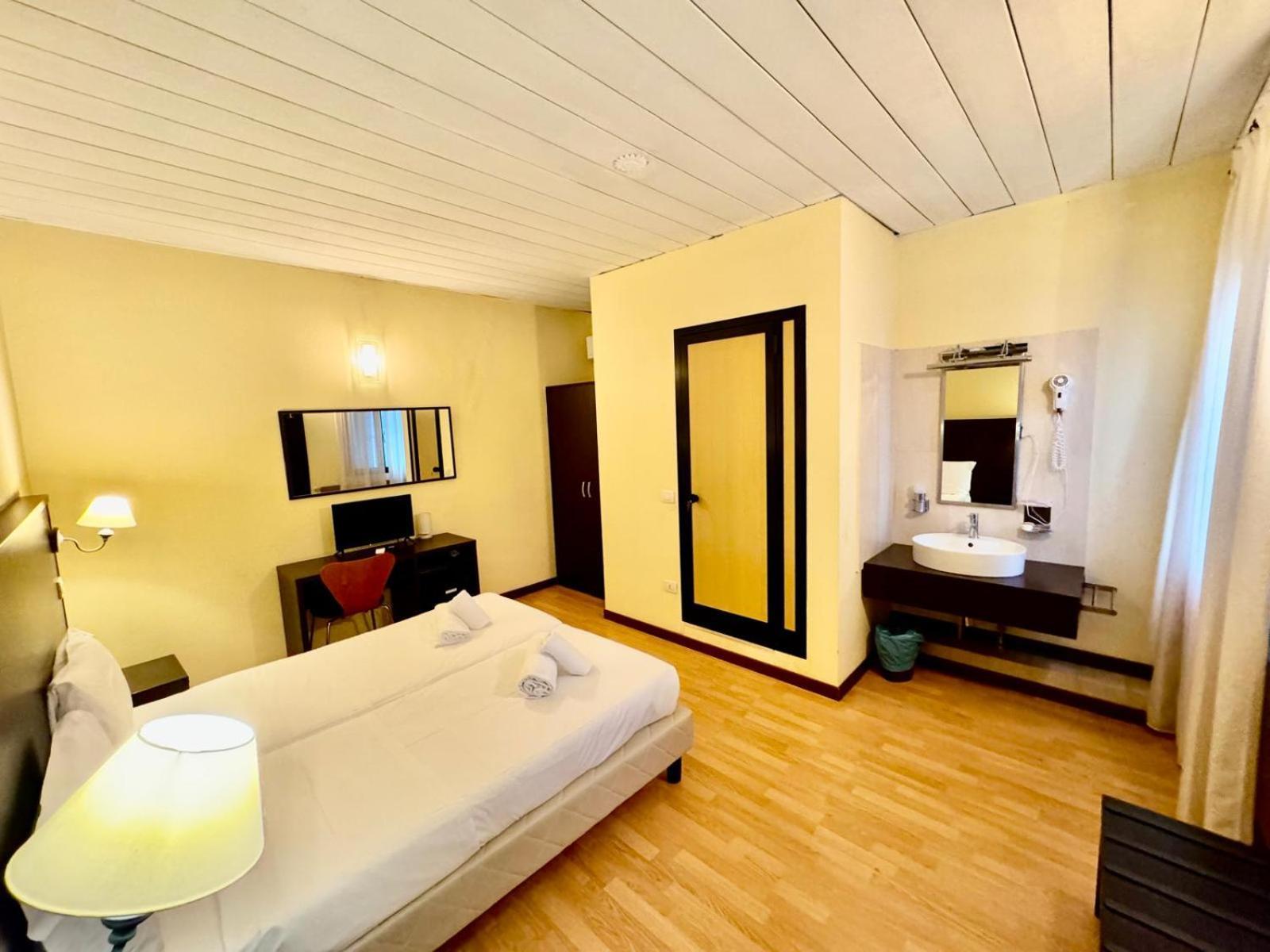Hotel Guidi เมสเตร ภายนอก รูปภาพ