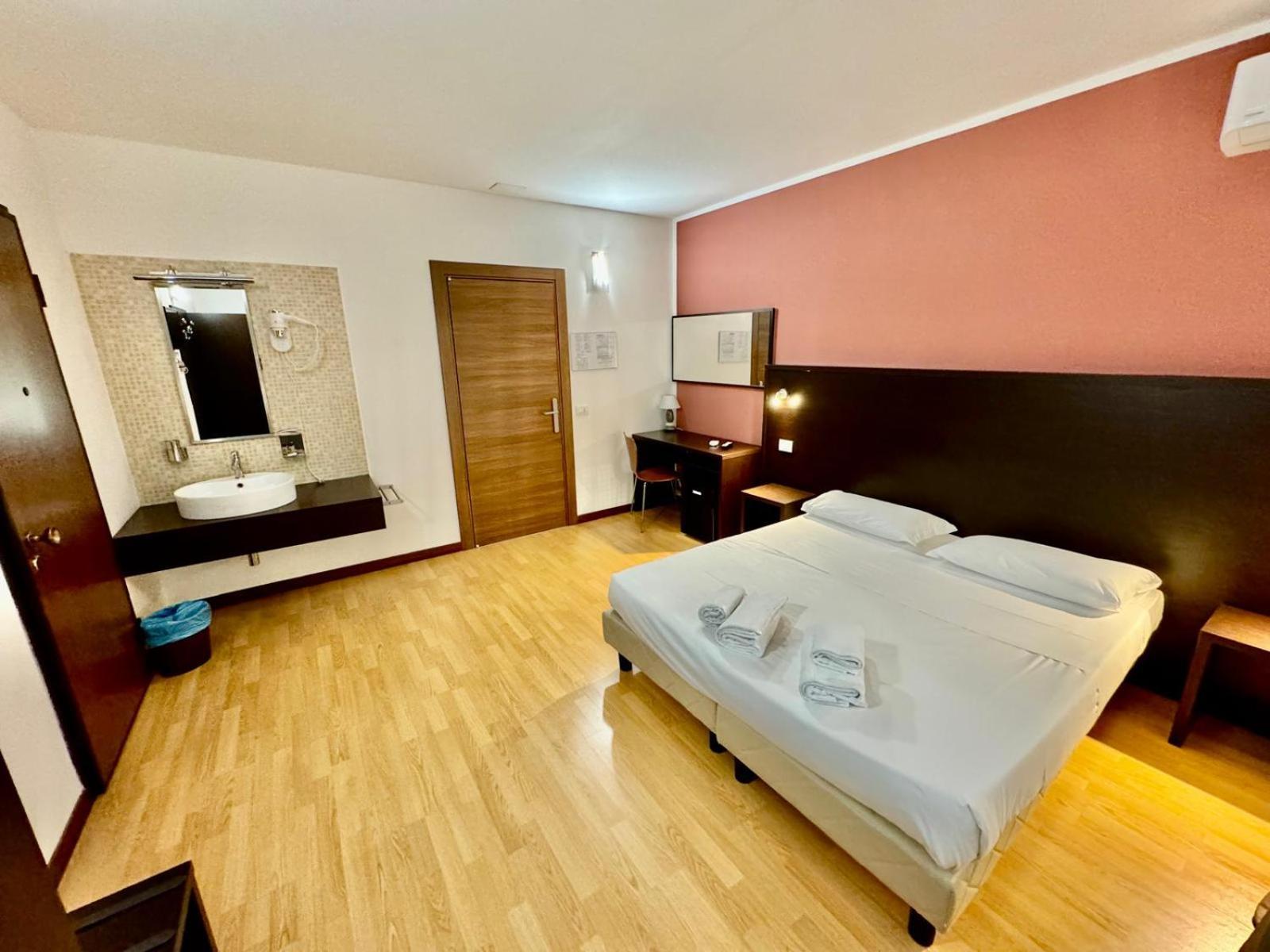 Hotel Guidi เมสเตร ภายนอก รูปภาพ